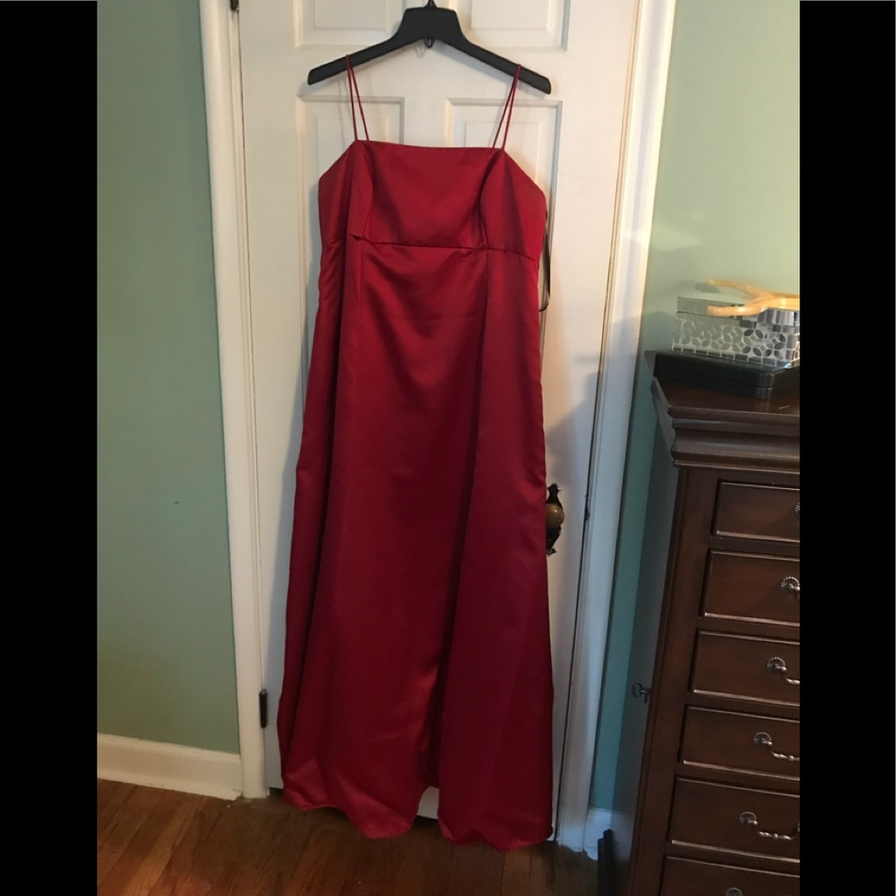 VERA WANG Gown